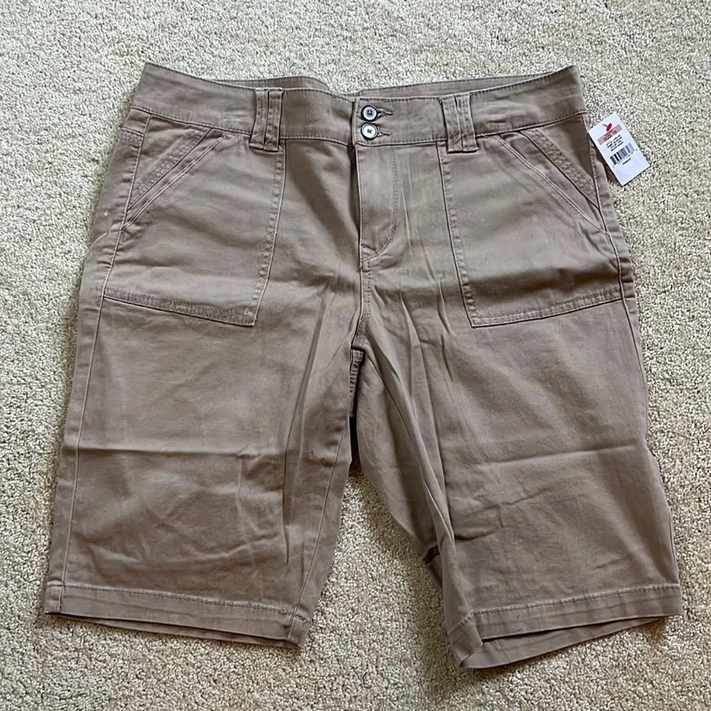 NWT Union Bay Khaki Bermuda Shorts Junior 15